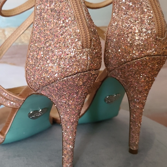 Shoes - Picture 5 of 8